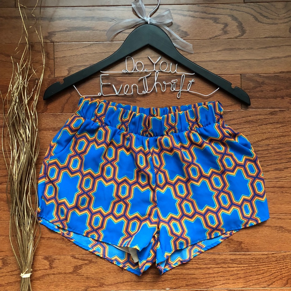 Peach Love California Small Geometric Shorts